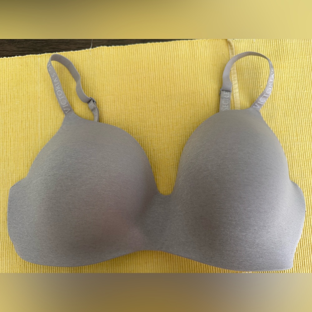 Victoria's Secret Bra 38DD No Wire Tshirt Lightly Lined Wireless Purple